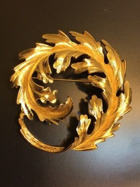 Vintage Monet Brushed Gold Tone Textured Brooch Pin Large Swirl Leaf